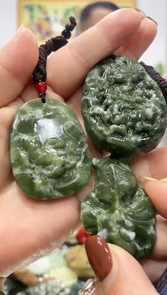 未镶嵌岫玉挂件 