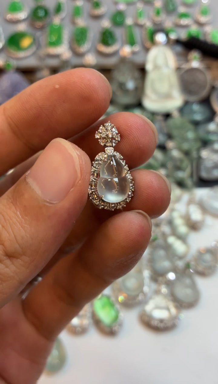 吊坠(不含链)18K金镶嵌翡翠葫芦