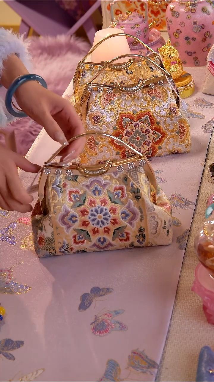 非遗西阵织 如图所示 