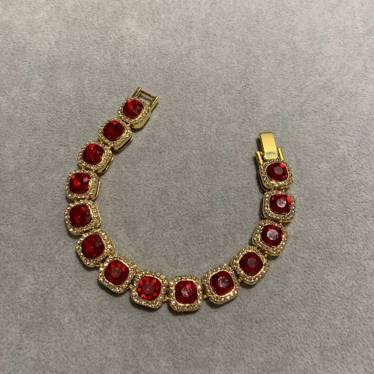 QQ典藏级红手串SJ092