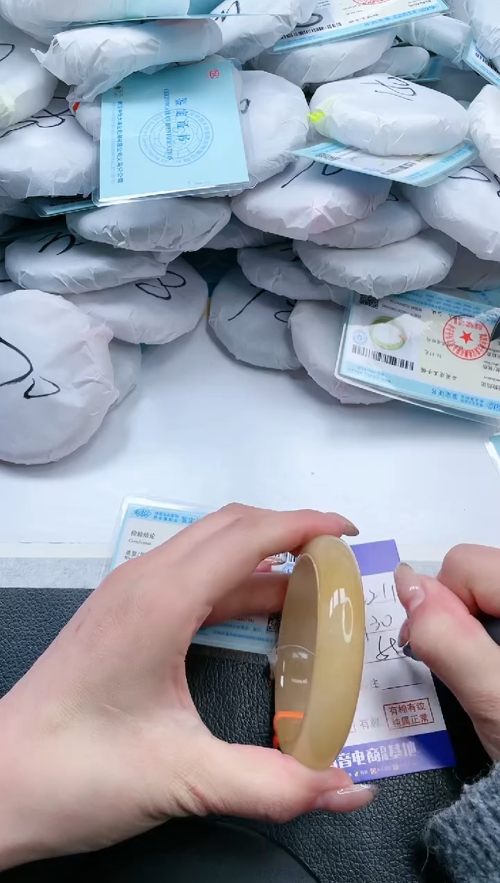 【闪购商品】石英质玉手镯未镶嵌17V211-58