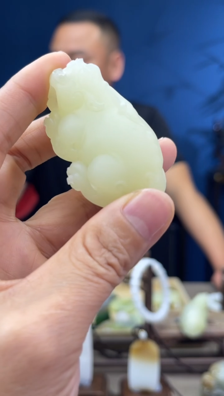 和田玉未镶嵌颈饰1