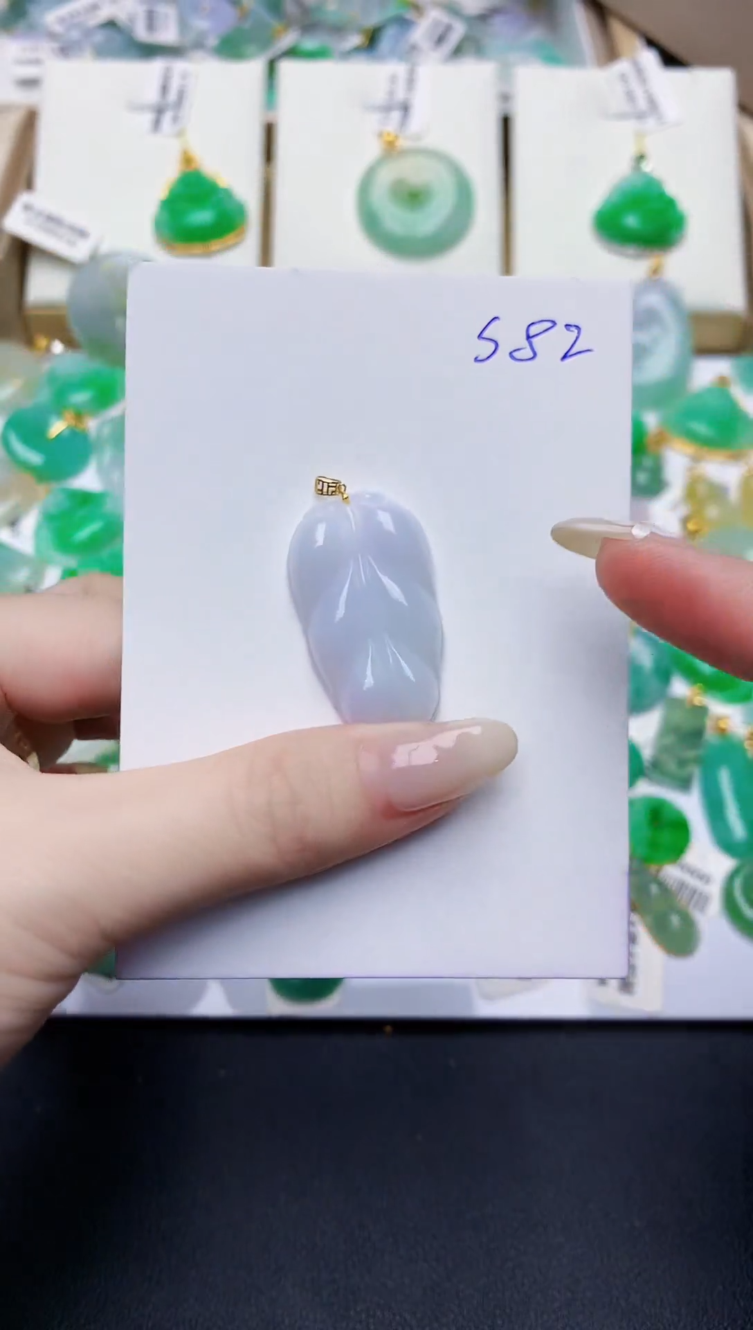 翡翠18K金镶嵌颈饰00000000000