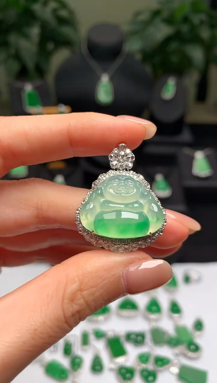 颈饰18K金镶嵌翡翠佛公