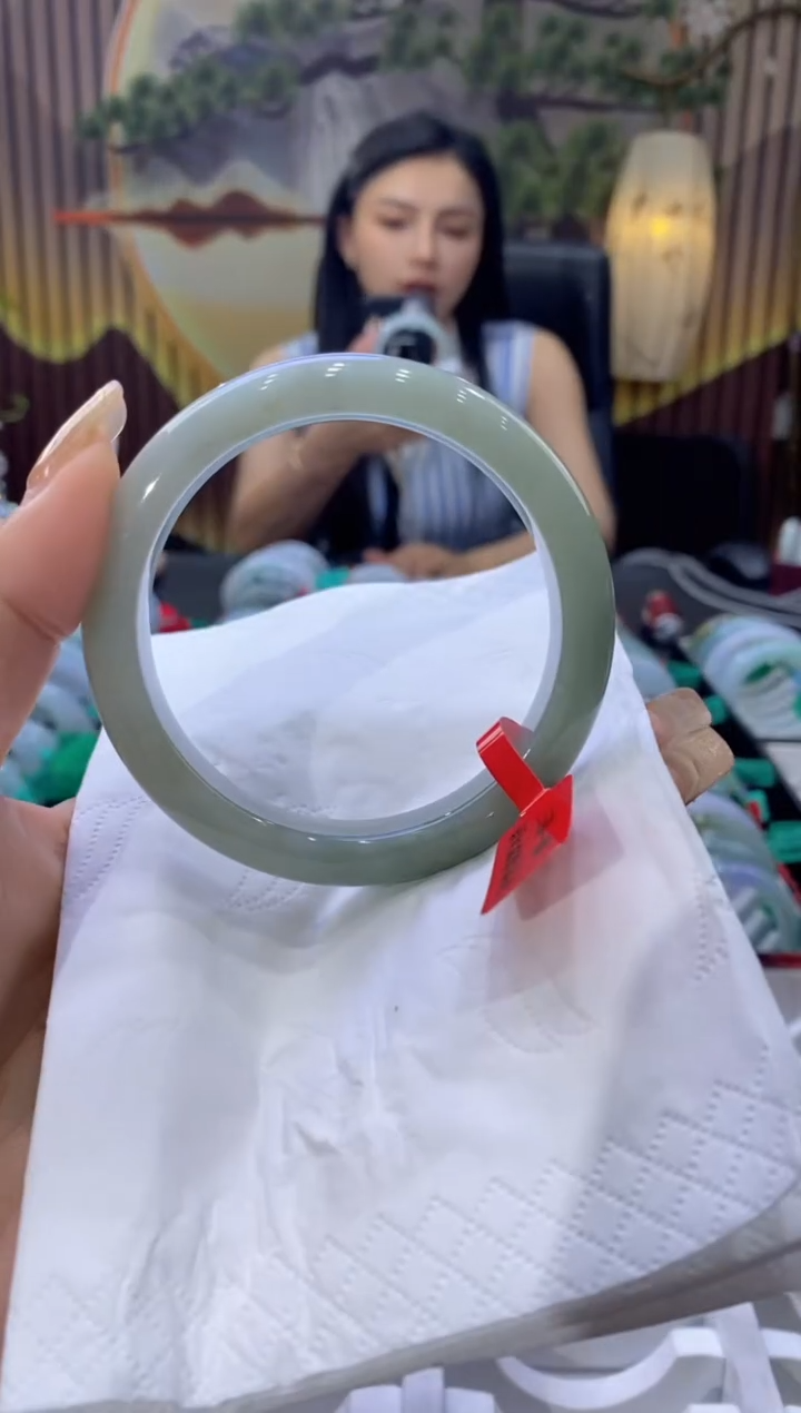 翡翠手镯未镶嵌多人04739