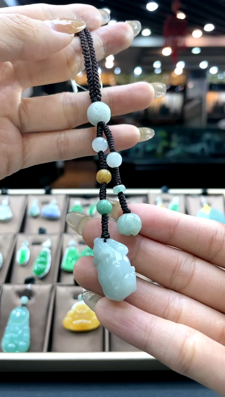 【闪购商品】翡翠挂件未镶嵌小牛