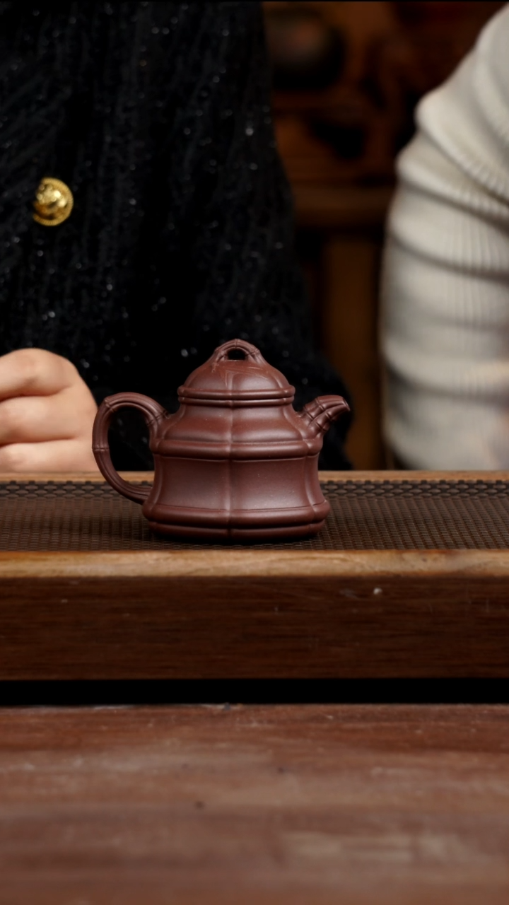 茶壶紫砂玫红底槽青筋纹竹鼎150CC
