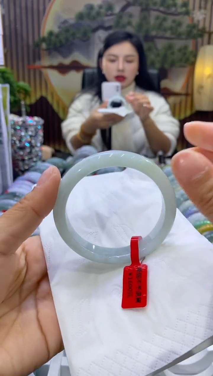 【闪购商品】翡翠手镯未镶嵌多人05484