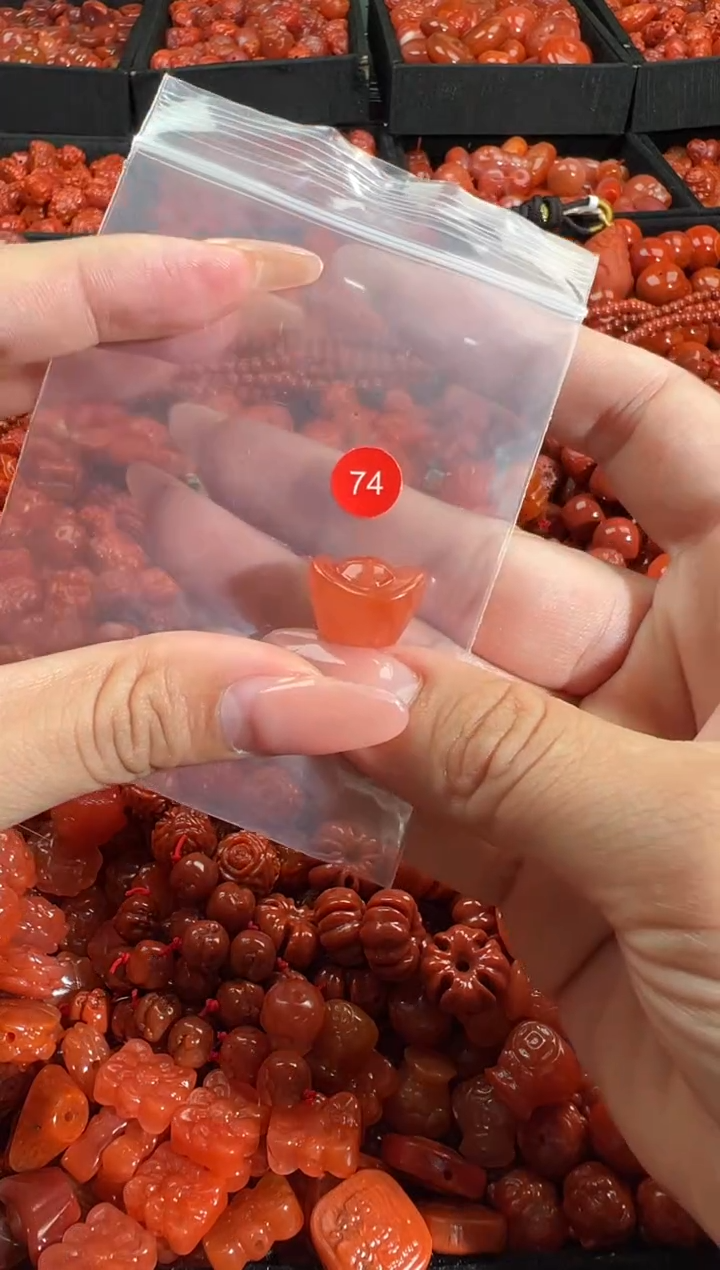 南红玛瑙未镶嵌颈饰1