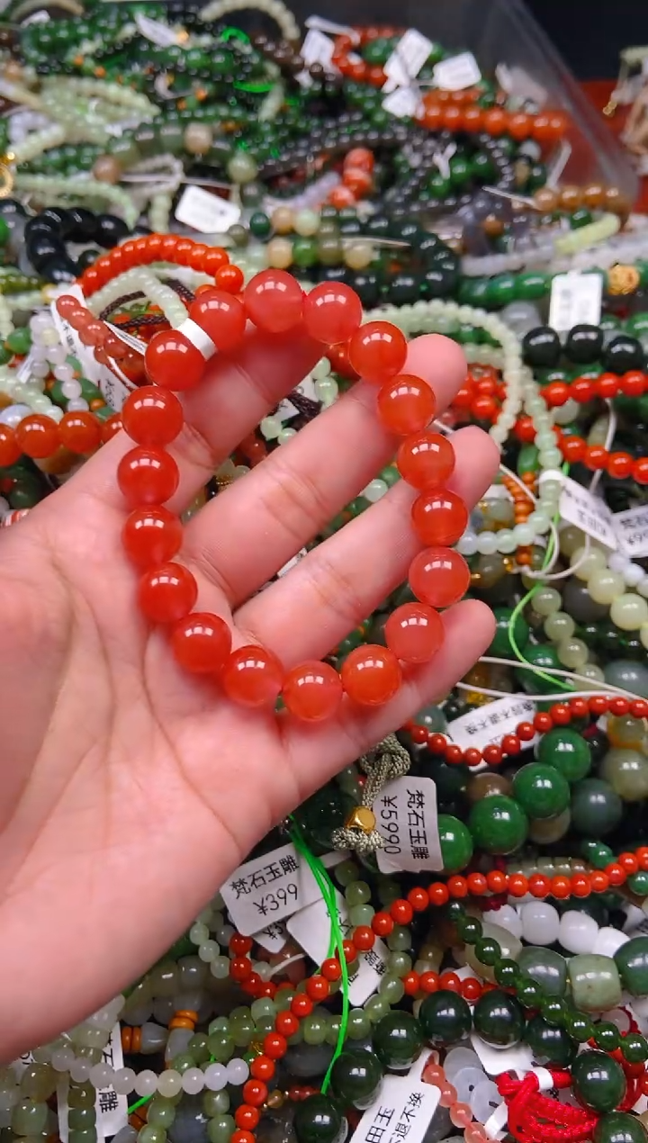 南红玛瑙未镶嵌颈饰1