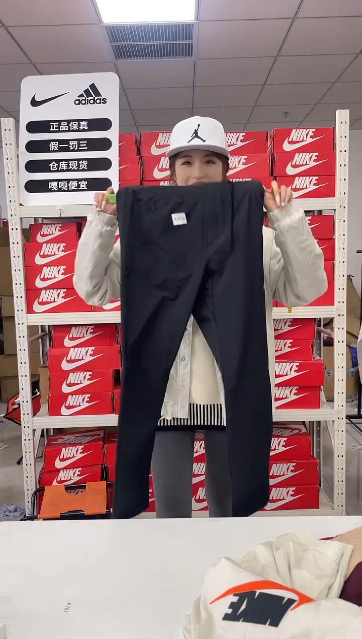 编码819闪购尺码 s  adidas/阿迪达斯卫衣卫裤以直播间过款为主