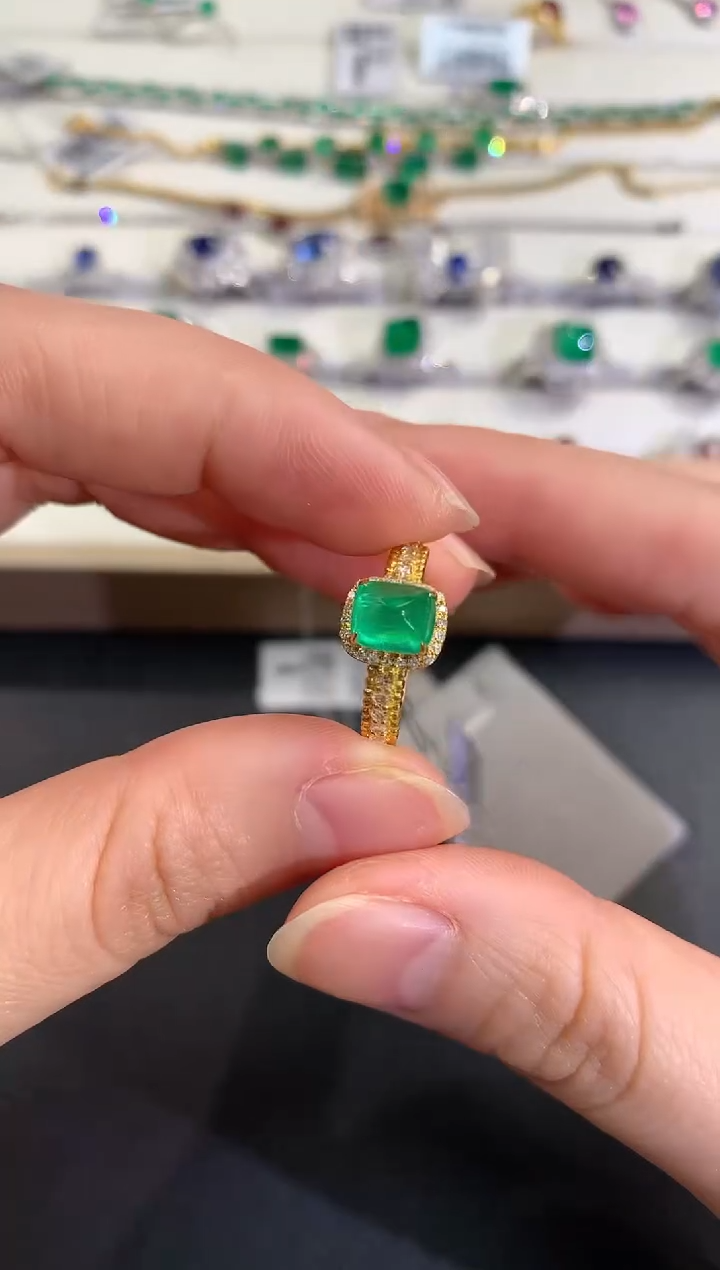 【闪购商品】祖母绿戒指18K金镶嵌D300|8800