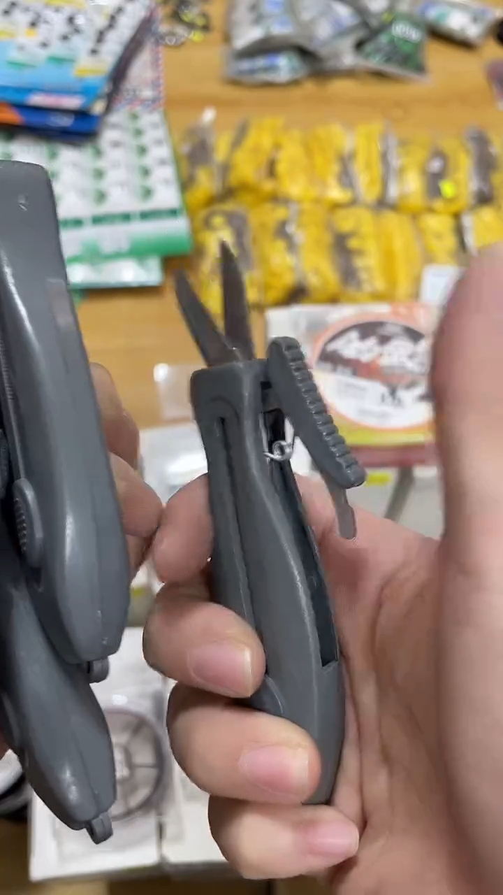 三用剪刀   14个    推出剪刀处微瑕