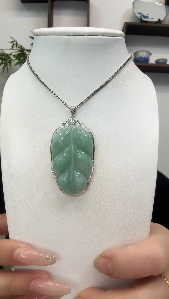 吊坠(赠链)银S925镶嵌翡翠叶子