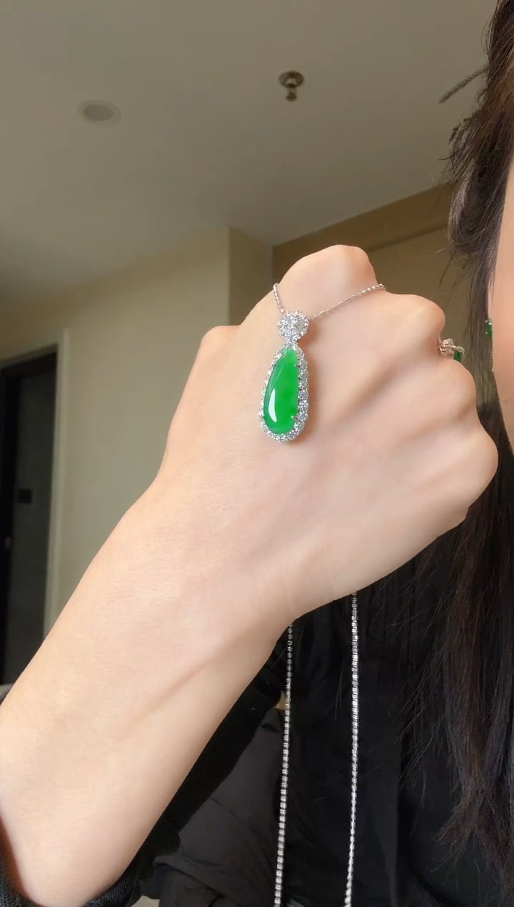 【闪购商品】翡翠吊坠(不含链)银S925镶嵌天然翡翠吊坠