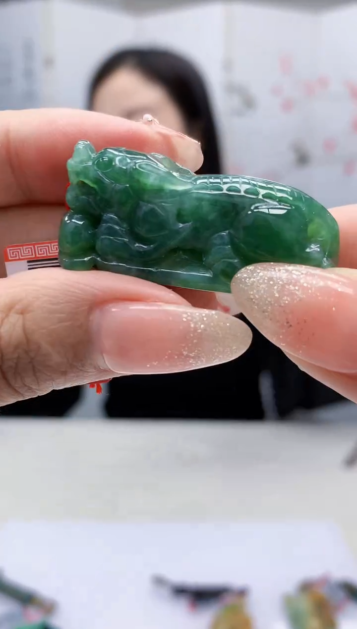 【闪购商品】定制翡翠未镶嵌4852MM-毛货挂件48