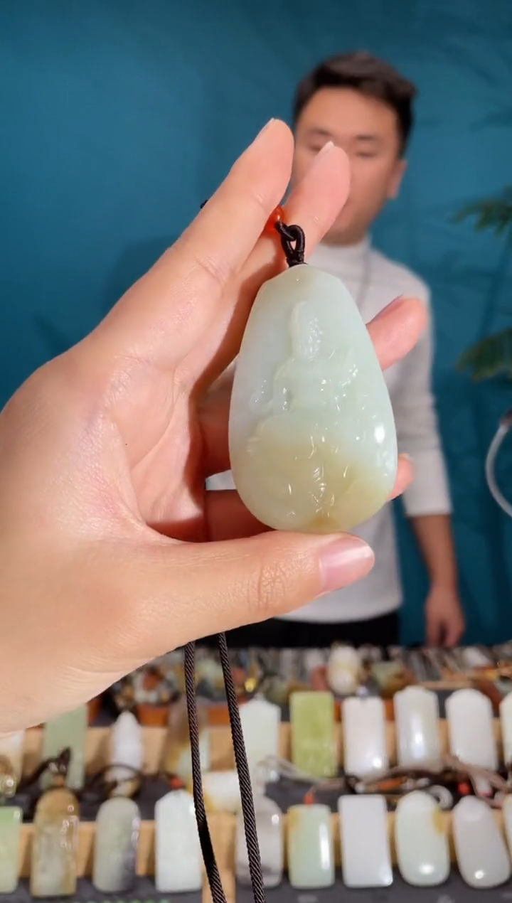 颈饰未镶嵌和田玉1