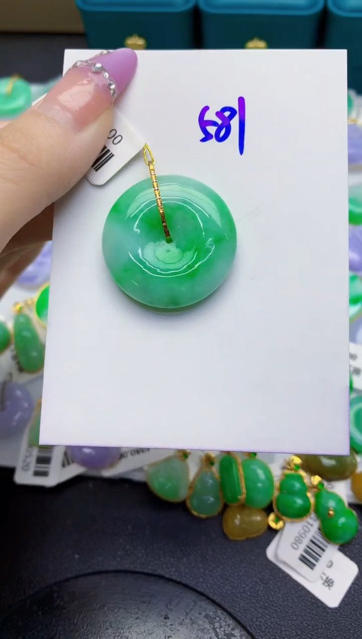 翡翠18K金镶嵌颈饰缅甸天然翡翠A货