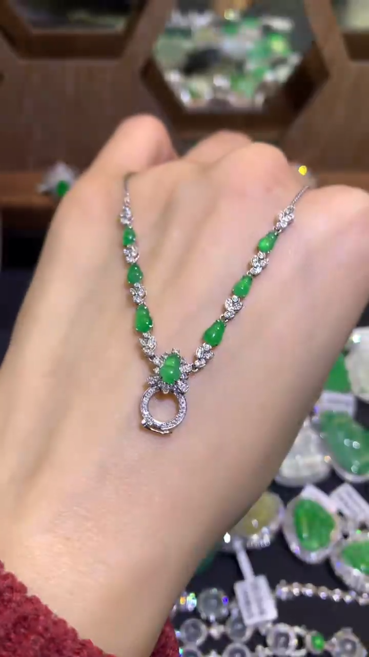 【闪购商品】翡翠吊坠(不含链)18K金镶嵌吊坠