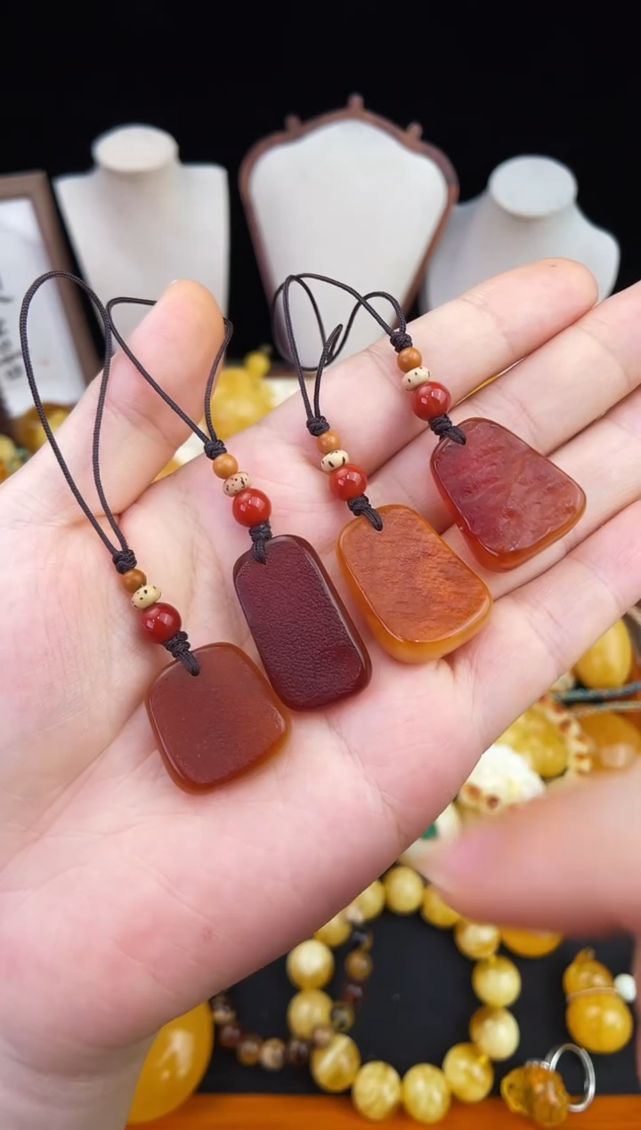 琥珀未镶嵌珠宝奇石多样性发其一