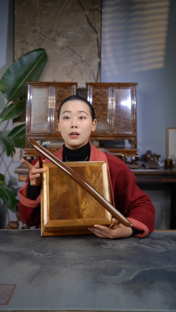 【闪购商品】金丝楠木艺满花精工果香翘头提盒458