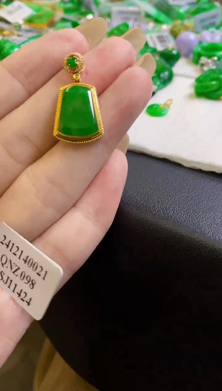 【闪购商品】定制翡翠18K金镶嵌无事牌