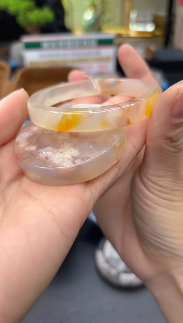 【闪购商品】石英质玉手镯未镶嵌C115(53圈赠送镯心)