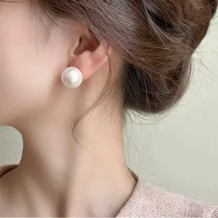 302  白色简约款珍珠耳钉