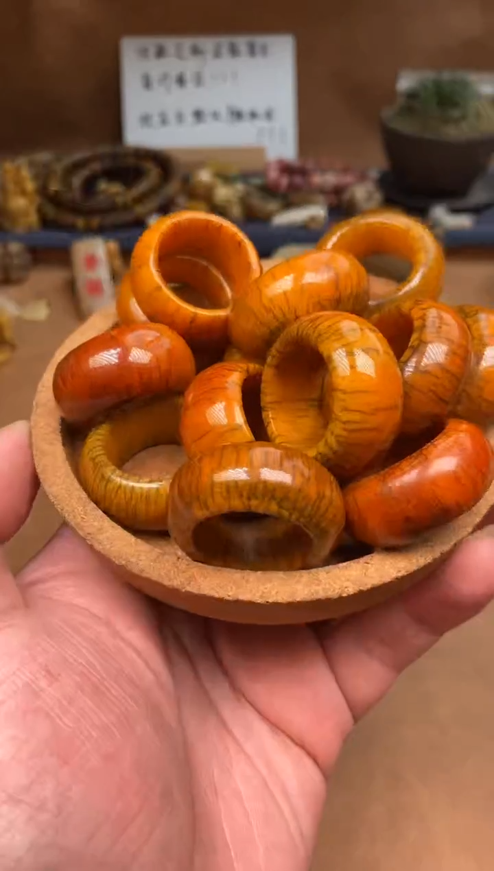 【闪购商品】牛骨其他P410-19mm老料扳指-有棕裂