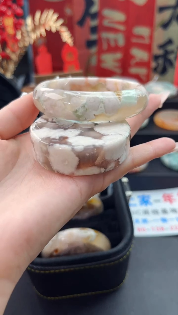 【闪购商品】石英质玉手镯未镶嵌赠送镯心（58圈口）