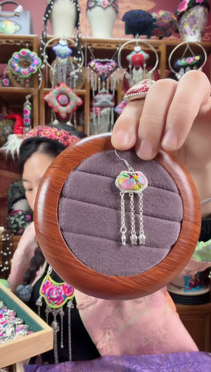 刺绣耳环84甜甜家