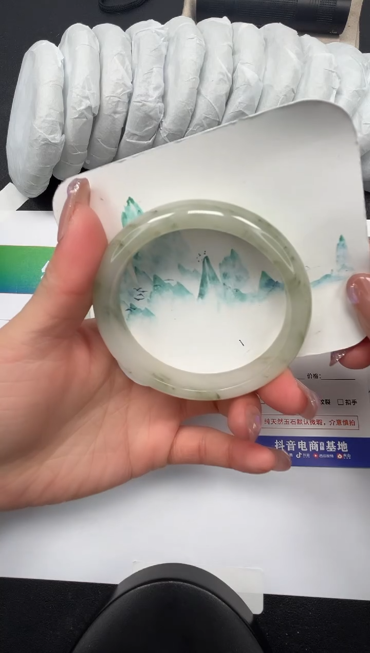 【闪购商品】石英质玉手镯未镶嵌68-58