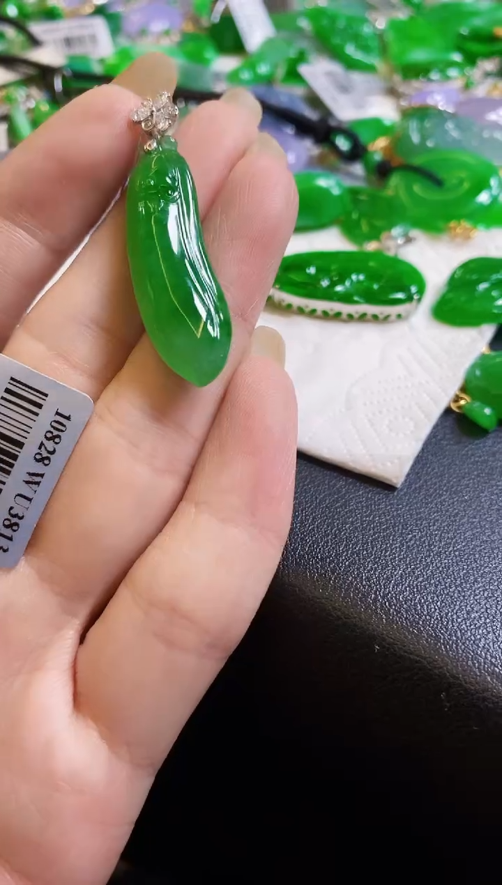 【闪购商品】定制翡翠18K金镶嵌吊坠