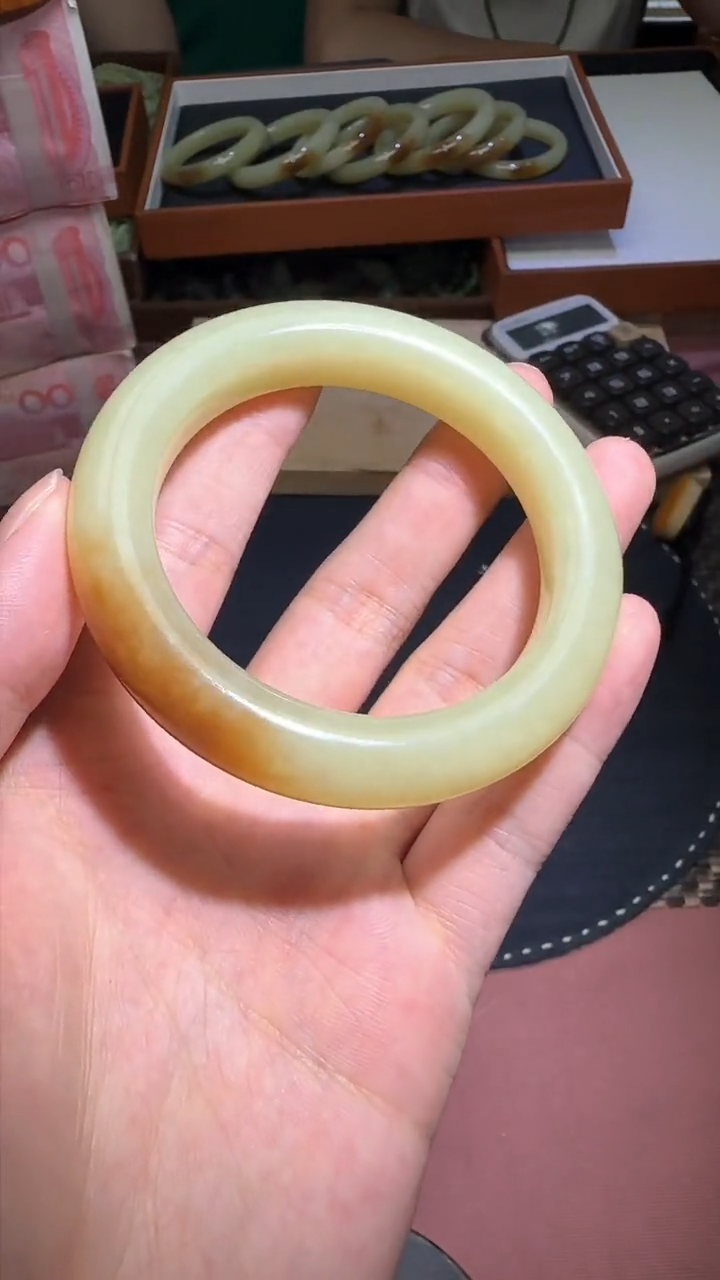 和田玉手镯未镶嵌【钰705】31 7017 多样性发其一