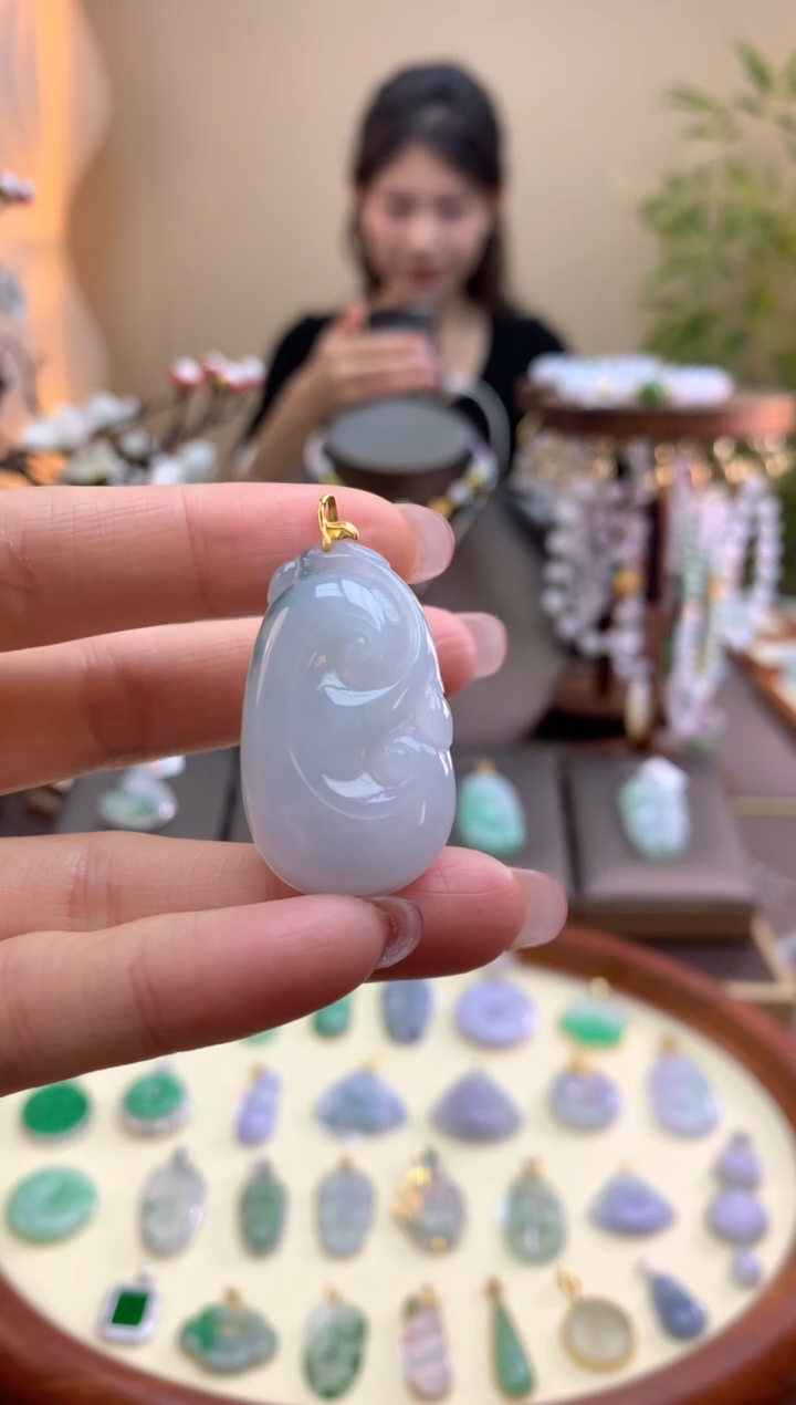 【闪购商品】翡翠18K金镶嵌颈饰如意