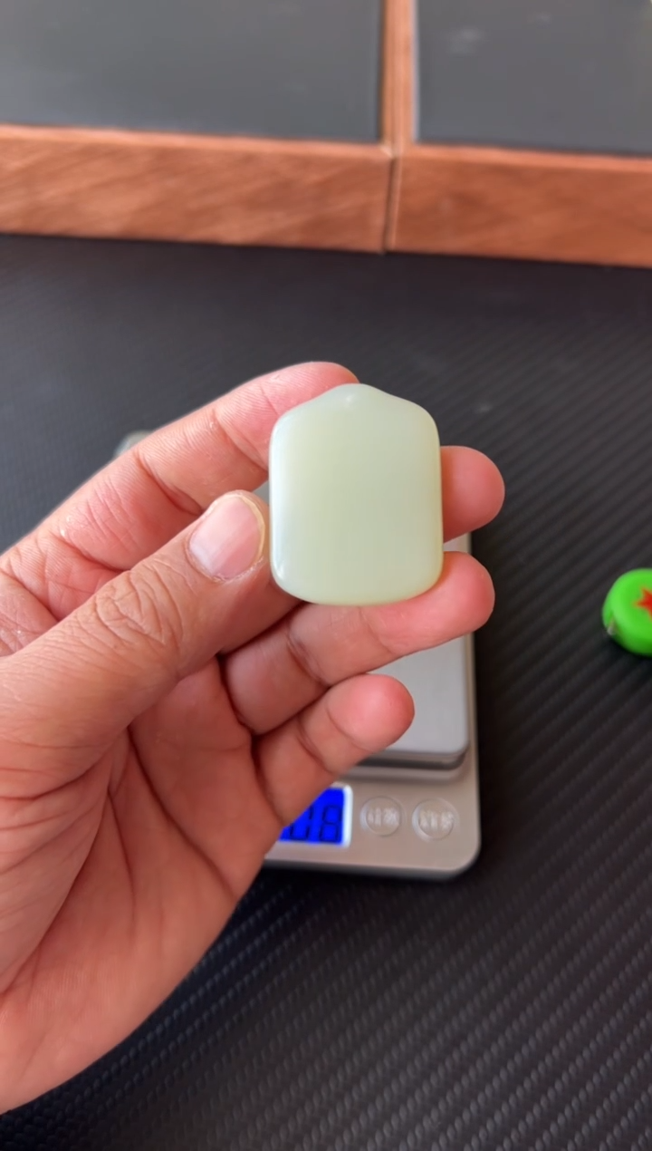 【闪购商品】和田玉吊坠(赠链)未镶嵌且末微色差迪克兰