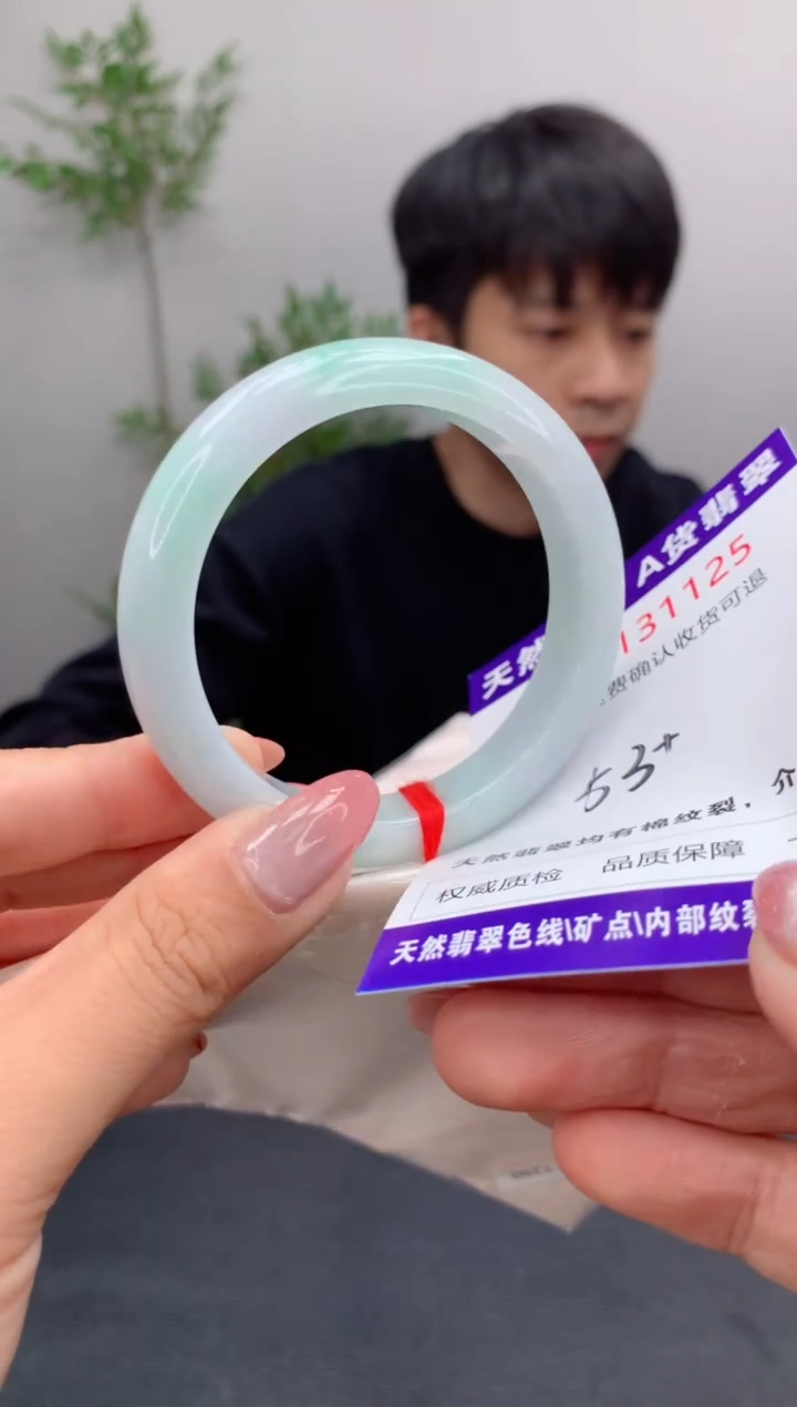 未镶嵌手镯翡翠有纹，完美者勿拍
