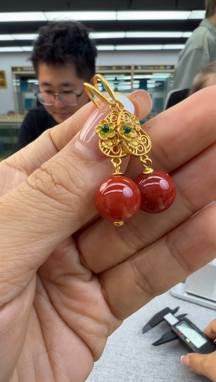 南红玛瑙未镶嵌耳饰76秒拍号