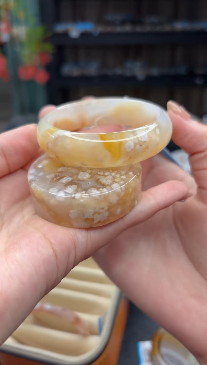 【闪购商品】石英质玉手镯未镶嵌133（55圈赠送镯心）