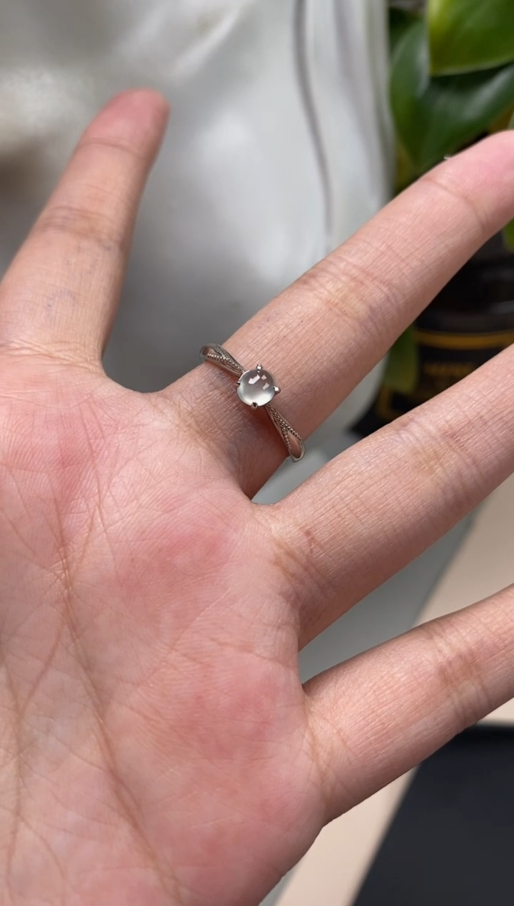 【闪购商品】翡翠颈饰银S925镶嵌翡翠冰种蛋面