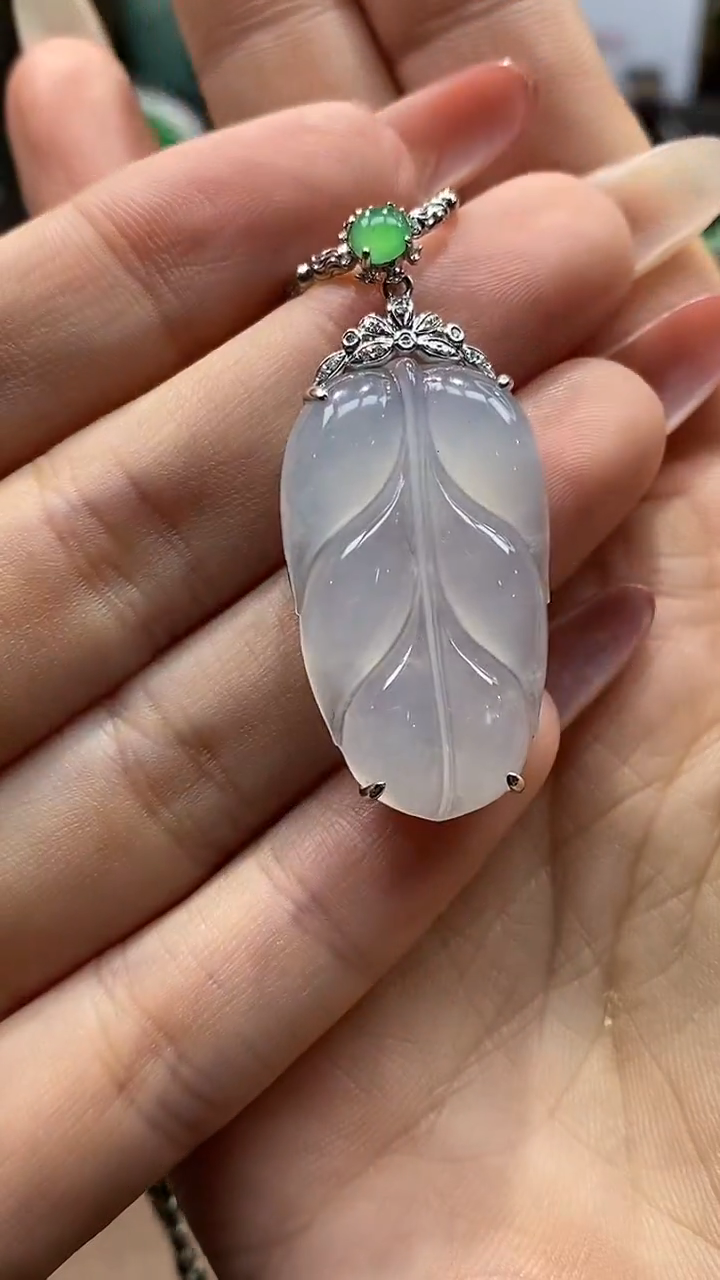 【闪购商品】翡翠吊坠(赠链)18K金镶嵌天然缅甸A货翡翠 叶子吊坠