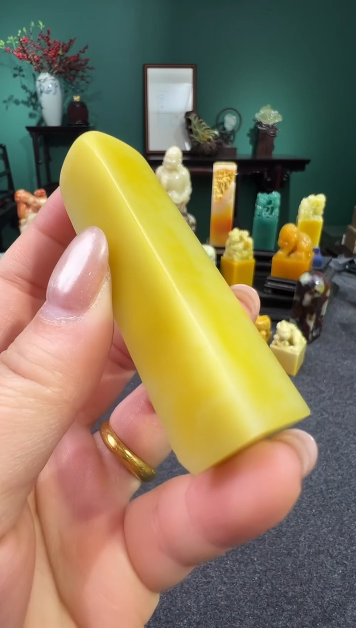 【闪购商品】青田石菜花黄素章