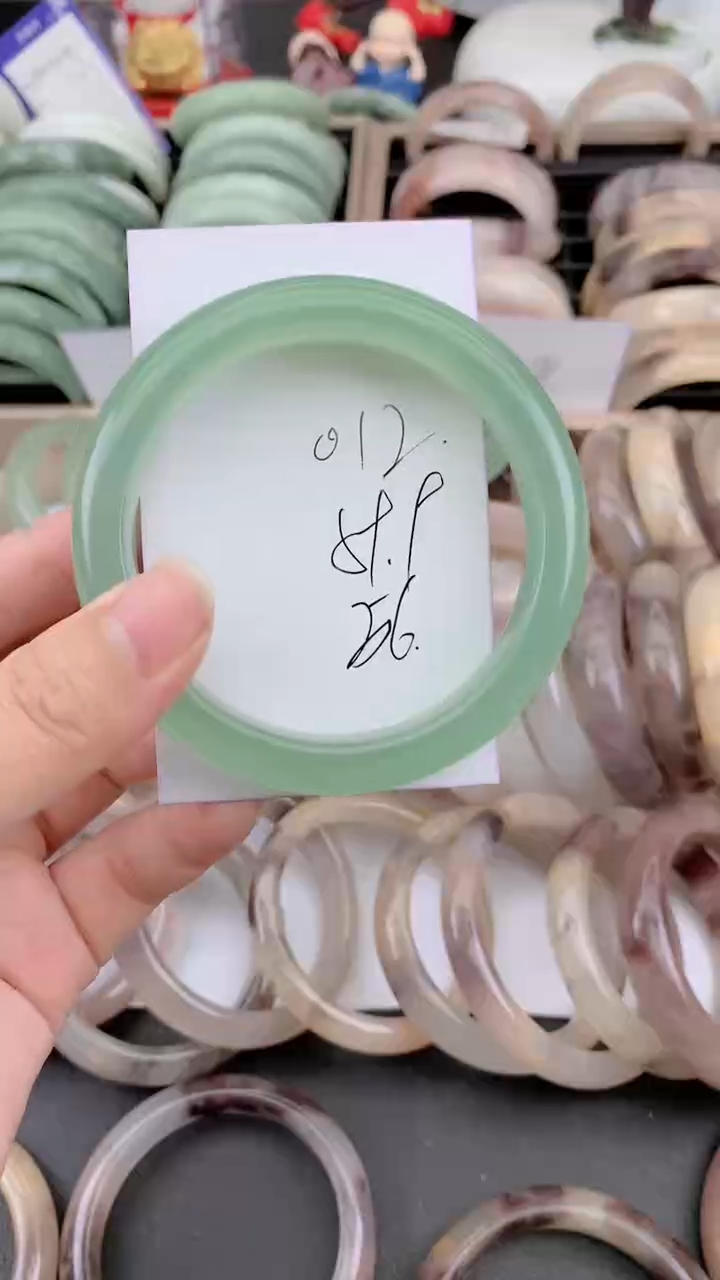 未镶嵌手镯石英质玉012