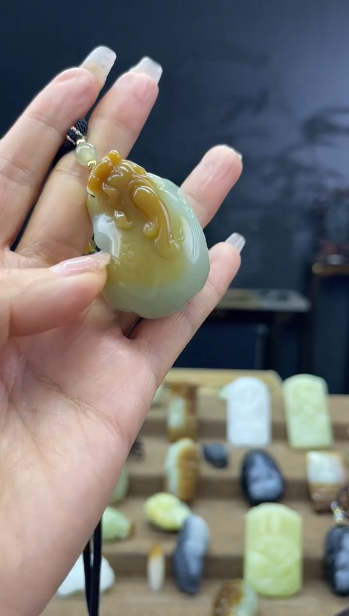 颈饰未镶嵌和田玉1