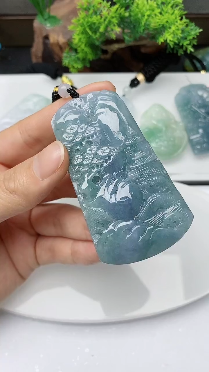 【闪购商品】翡翠颈饰未镶嵌         