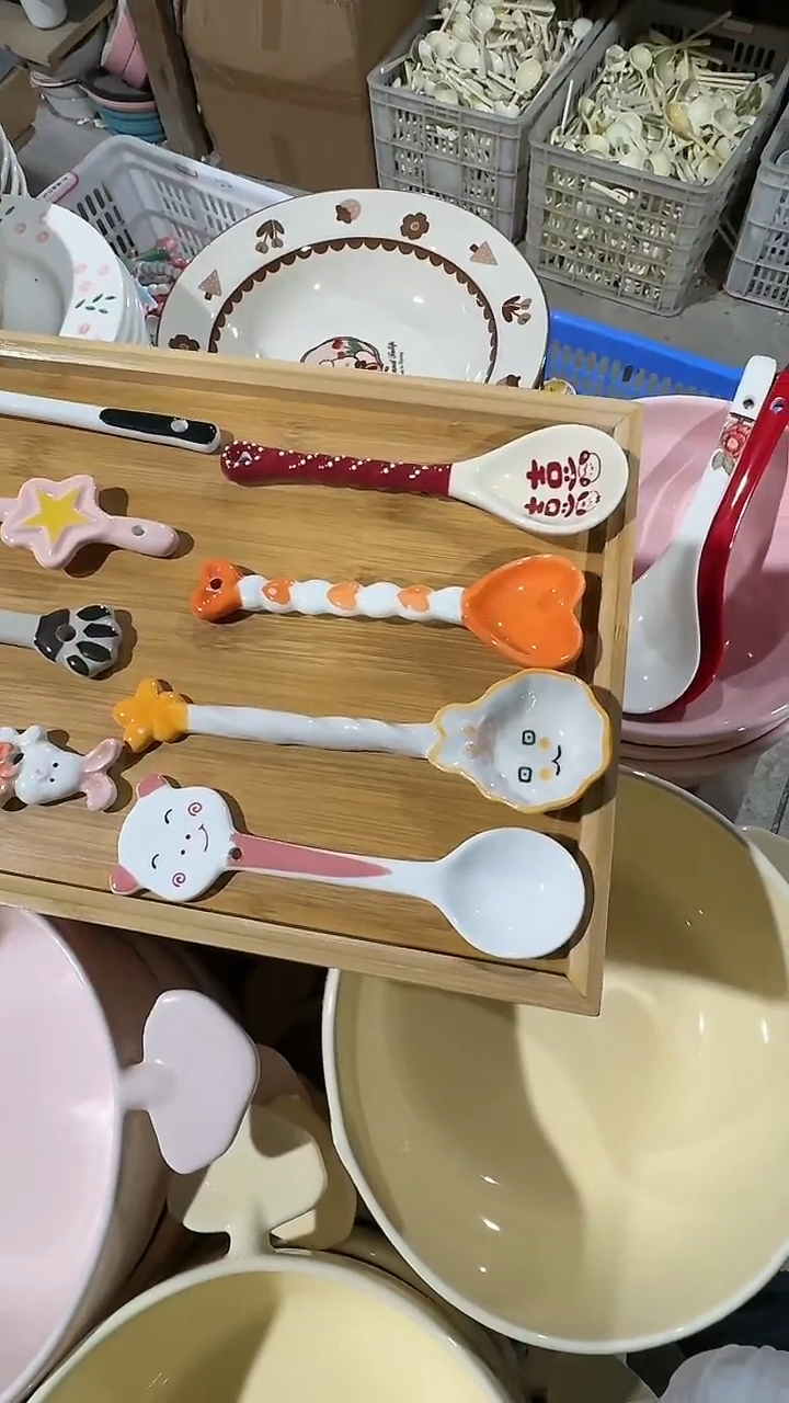 陶瓷4个勺子 微瑕凑满20元包邮