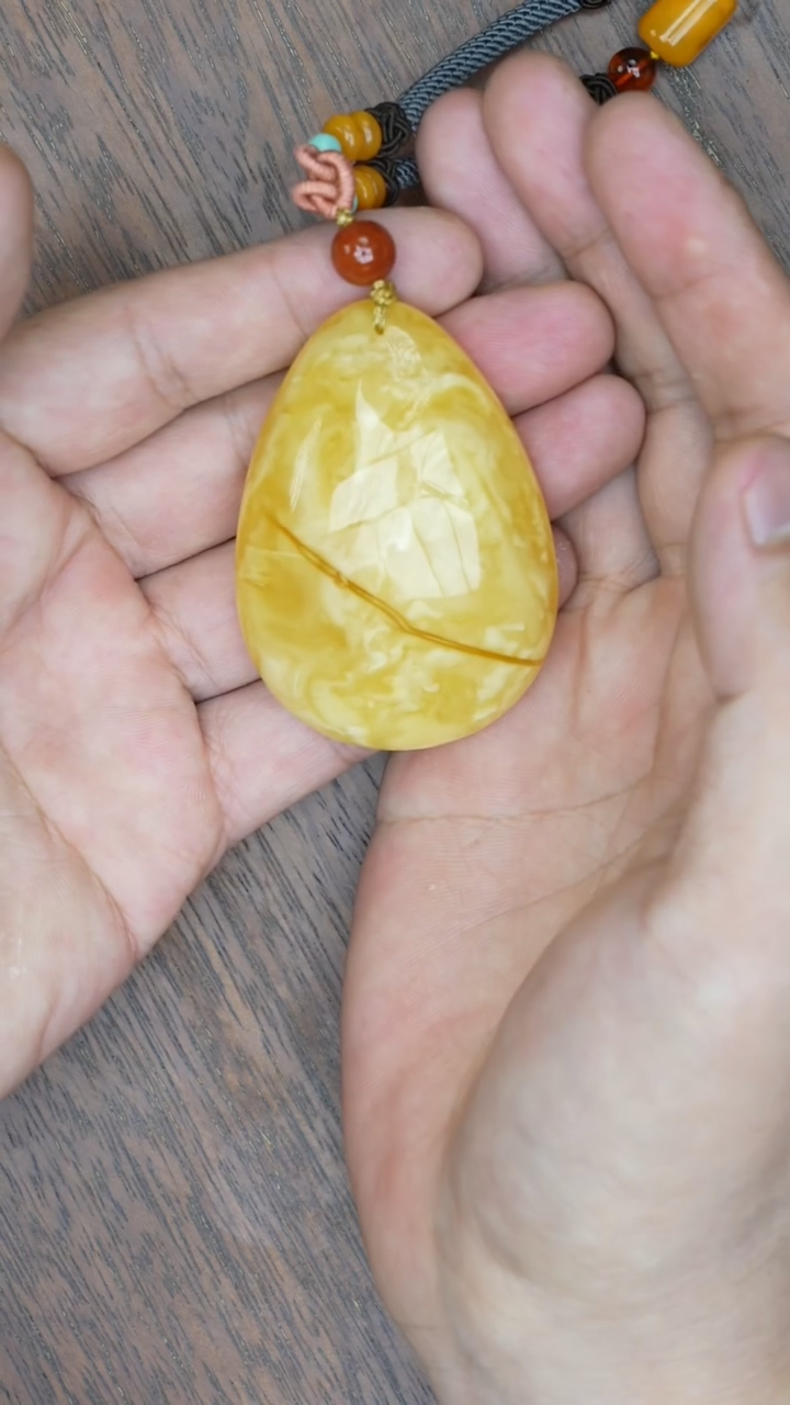 【闪购商品】琥珀裸石未镶嵌新蜡水滴吊坠