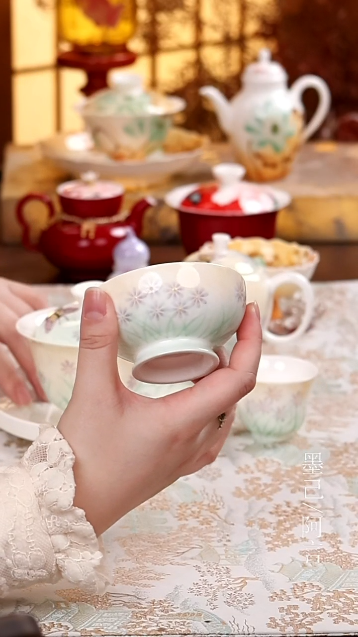 晕染手绘-紫繁沐金-问言圆口茶杯
