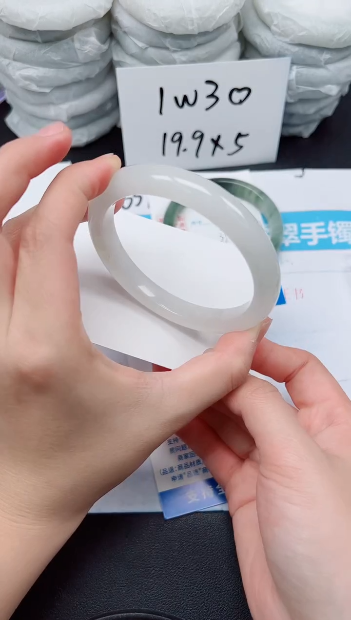 【闪购商品】石英质玉手镯未镶嵌G101-64.3