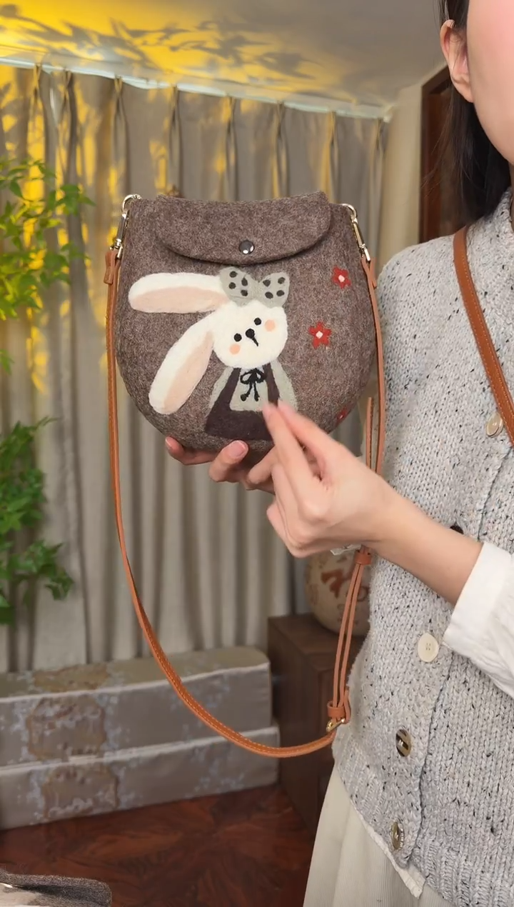 羊毛非遗羊毛毡包 蛋蛋包三花兔